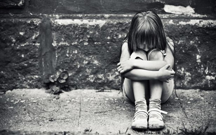 Atenție, părinți! De ce a încercat să se sinucidă o fetiță de 7 ani