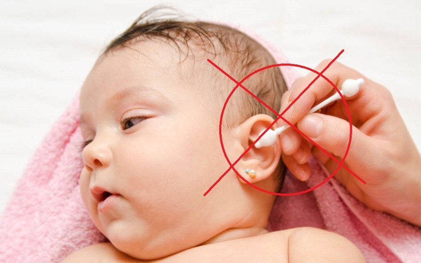 (VIDEO) Nu folosiți bețișoarele pentru a curăța urechile copiilor. Iată cum se face corect igiena