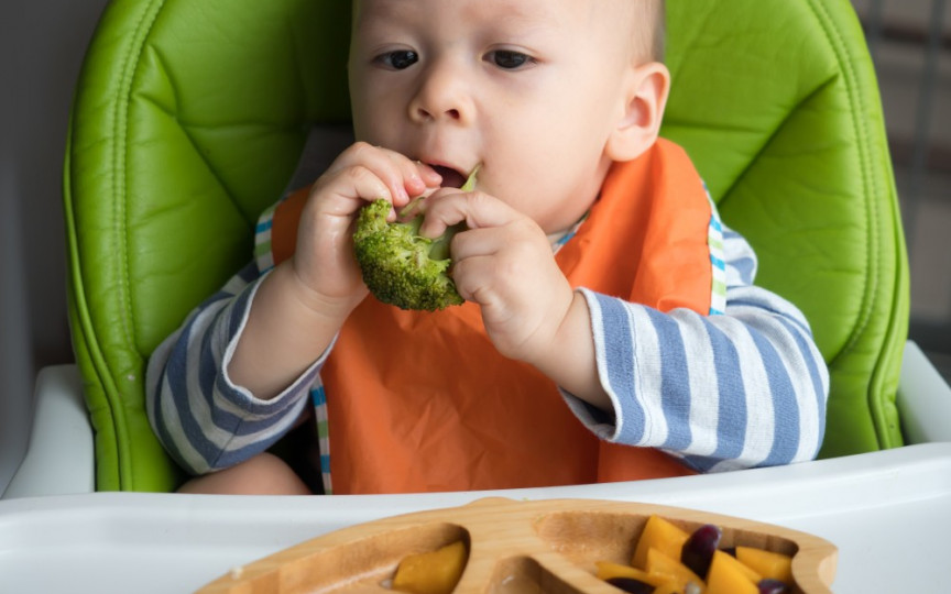 Medic pediatru despre diversificarea corectă: Copiii nu trebuie îndopați și forțați să mănânce