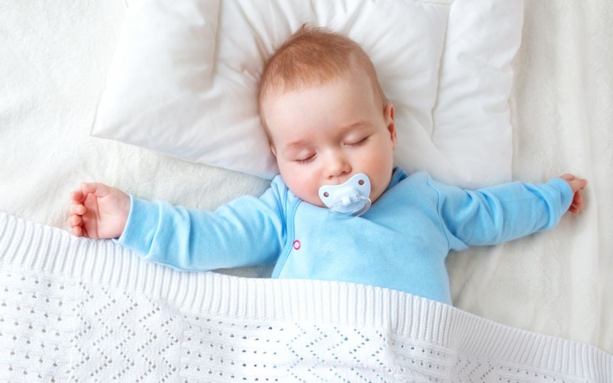 Medic pediatru: 7 pași pentru a crea o rutină de somn bebelușului