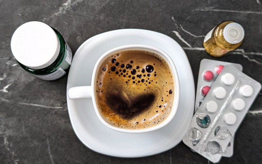 Pericolul ascuns: De ce nu trebuie să combini paracetamolul cu cafeaua