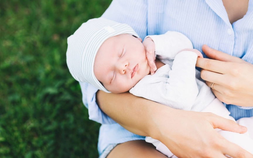 Nou-născuții din luna iunie: caracteristici definitorii, superstiții și sfaturi pentru părinții lor