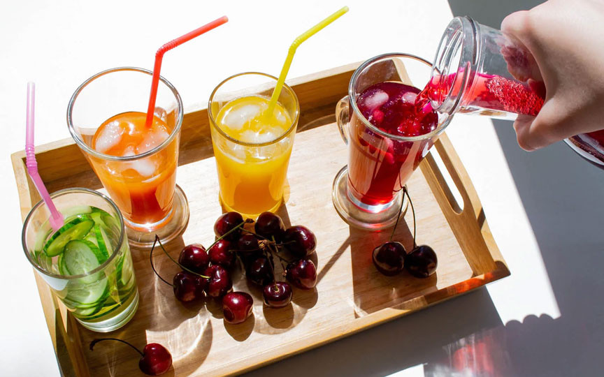 4 băuturi detox delicioase care te ajută să slăbești natural și sănătos