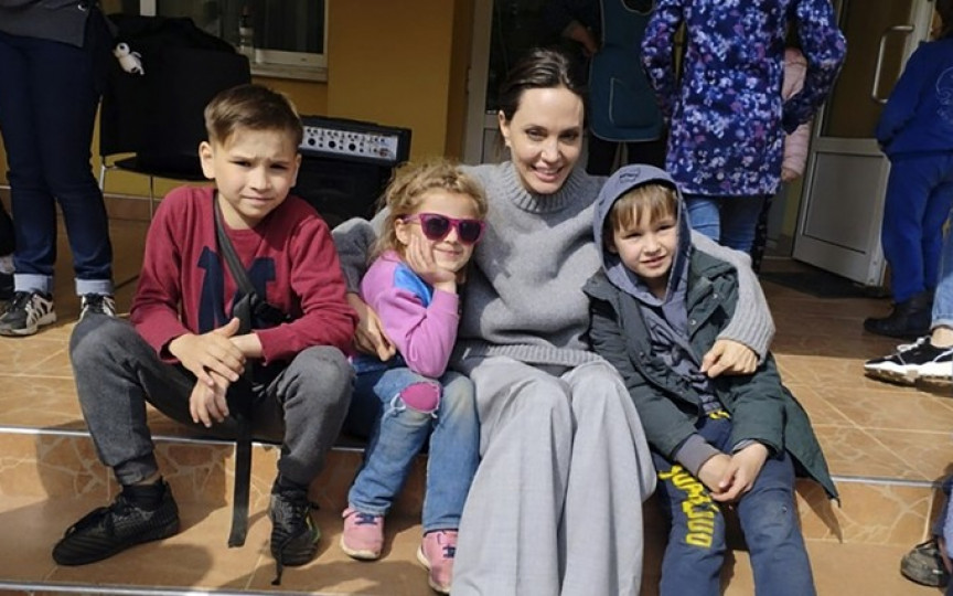 Angelina Jolie a povestit despre vizita sa în Ucraina: Nu are sens să fie provocate astfel de daune copiilor