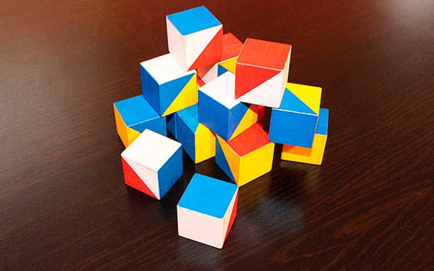 Test-joc cu cuburi colorate, care arată dacă copilul se dezvoltă normal
