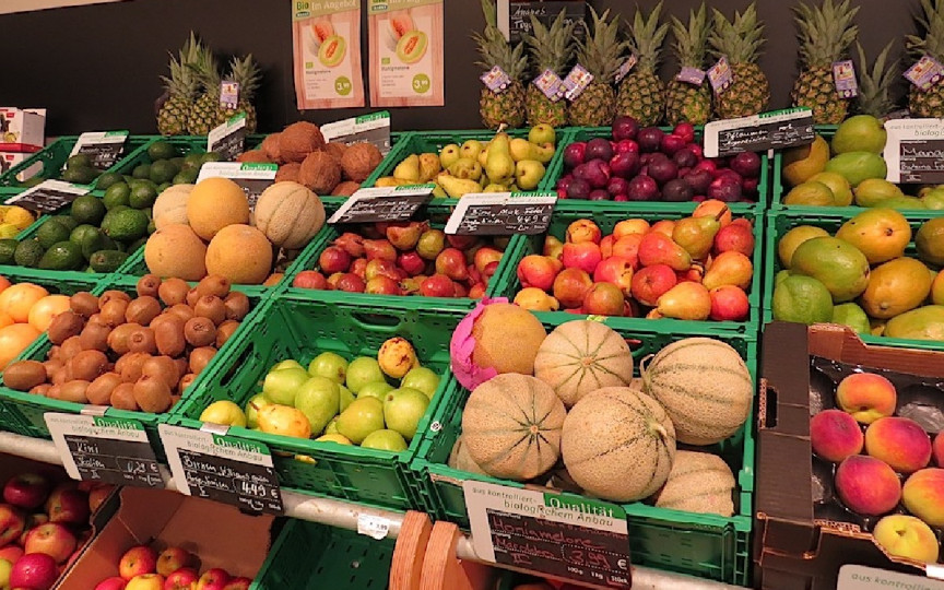 De ce trebuie să miroși fructele și legumele înainte să le cumperi? 5 sfaturi când faci piața