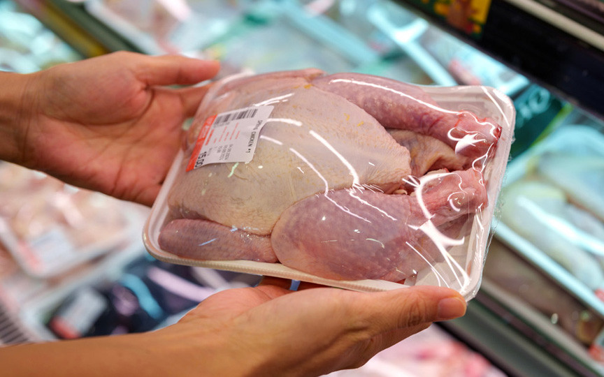 Este sigur să mâncăm carne de pui din magazine? Adevărul despre hormoni și antibiotice