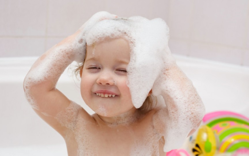 Ce nu trebuie să conţină un şampon pentru bebeluşi