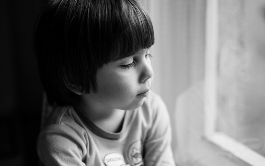 5 semne pe care nu ar trebui să le neglijezi la copilul tău, pentru a evita tulburările mintale