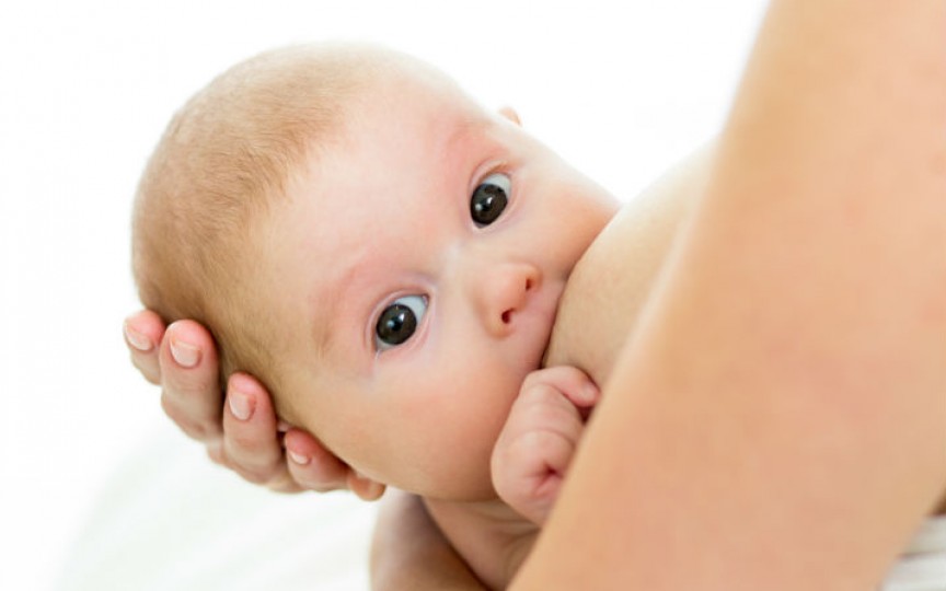 (FOTO) O mamă demonstrează că laptele își schimbă compoziția în funcție de starea de sănătate a bebelușului