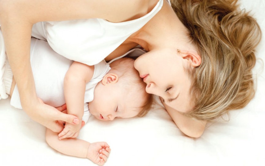 Andreea Bănică: De ce cred că e bine ca mamele să doarmă alături de copil