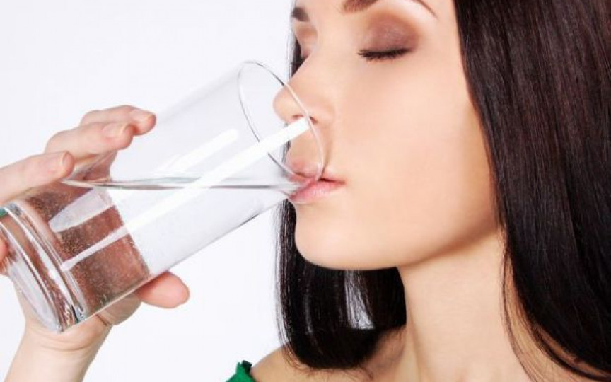 Semne că nu bei suficientă apă, potrivit medicilor