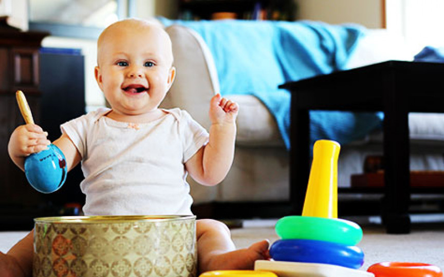 5 activități senzoriale pentru bebelușul de 12 luni