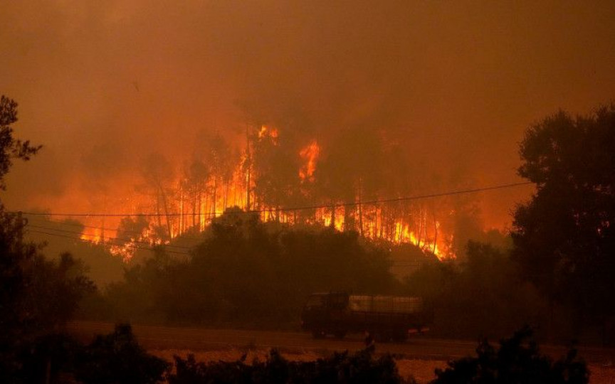 Incendiile se extind în Franța, Spania, Croația și Grecia, zeci de mii de oameni au fost evacuați