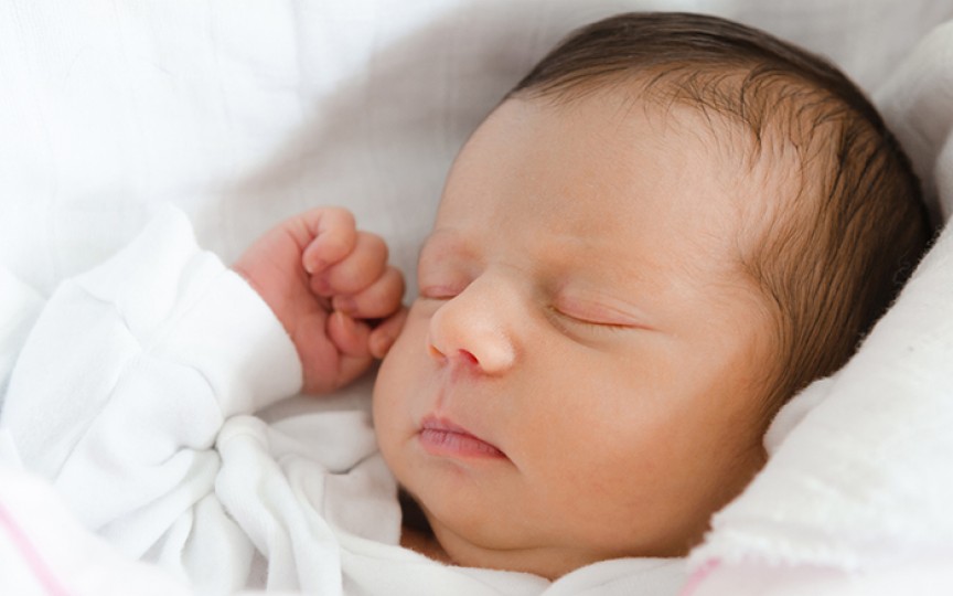 Expert în co-sleeping: 10 adevăruri despre somnul nou-născutului în primele săptămâni de viață