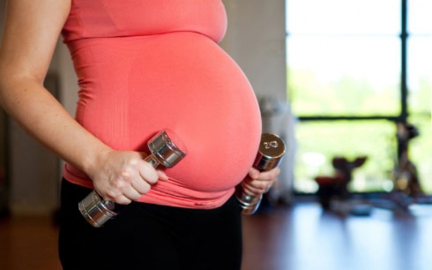 Exerciţiile fizice efectuate de gravide scad riscul ca bebeluşii să fie obezi