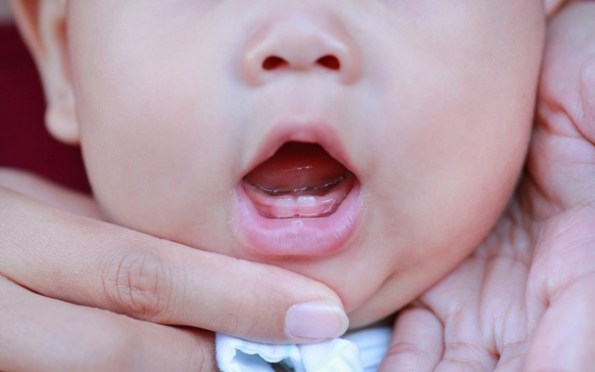 10 mituri despre erupția dentară la bebeluși