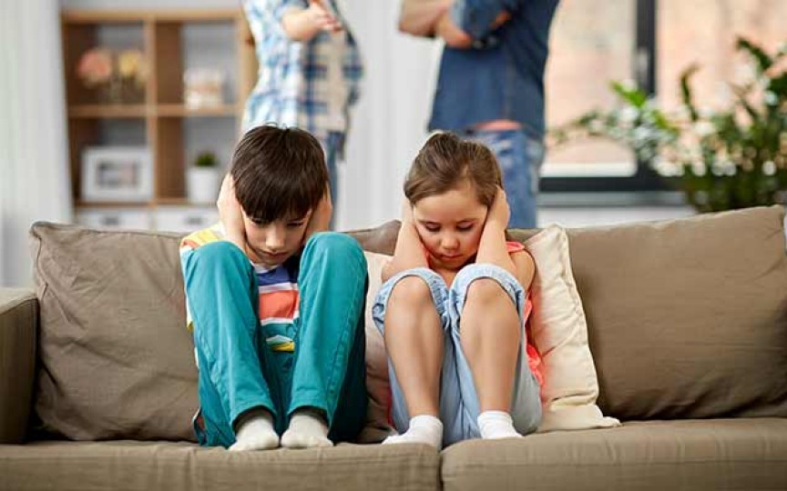 Cum afectează certurile părinţilor creierul copiilor? Răspunde psihoterapeutul