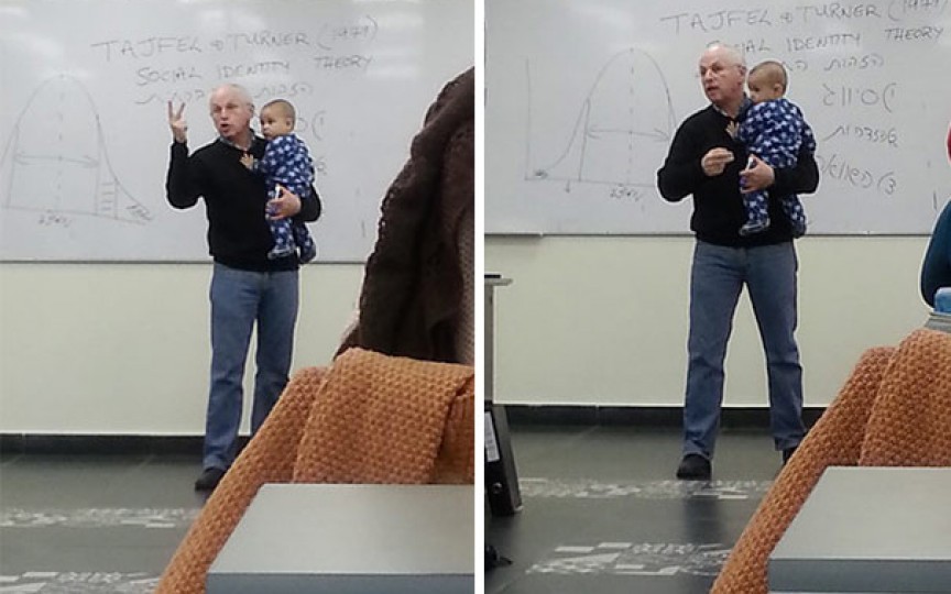 De ce acest profesor ţine un bebeluş în braţe în timpul orelor?
