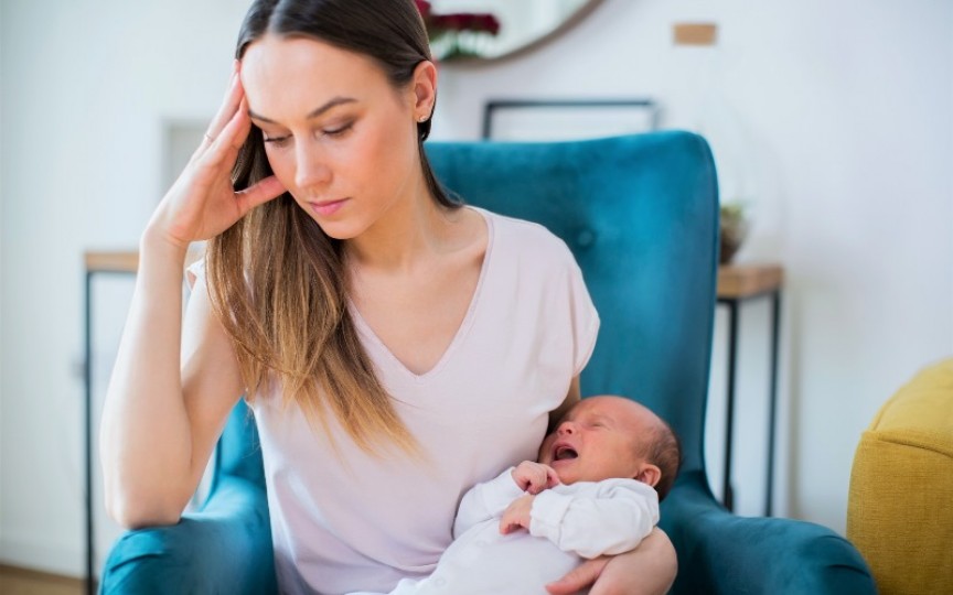 Psiholog: Depresia postpartum poate apărea la 72 de ore după naștere