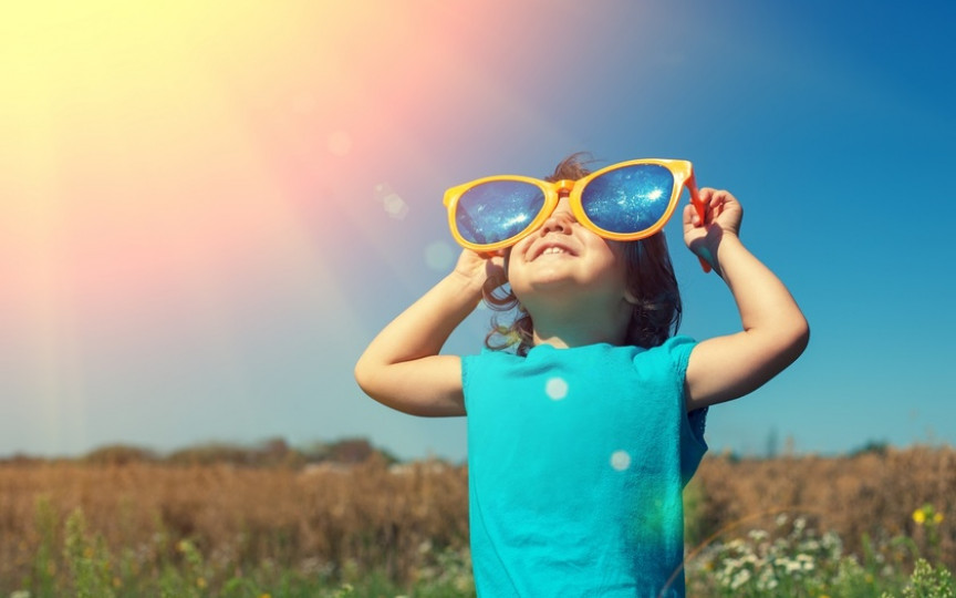 Cum alegem cei mai potriviți ochelari de soare pentru cel mic