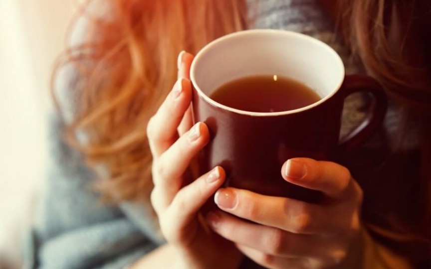 Ceaiul care reduce tusea, răceala și febra