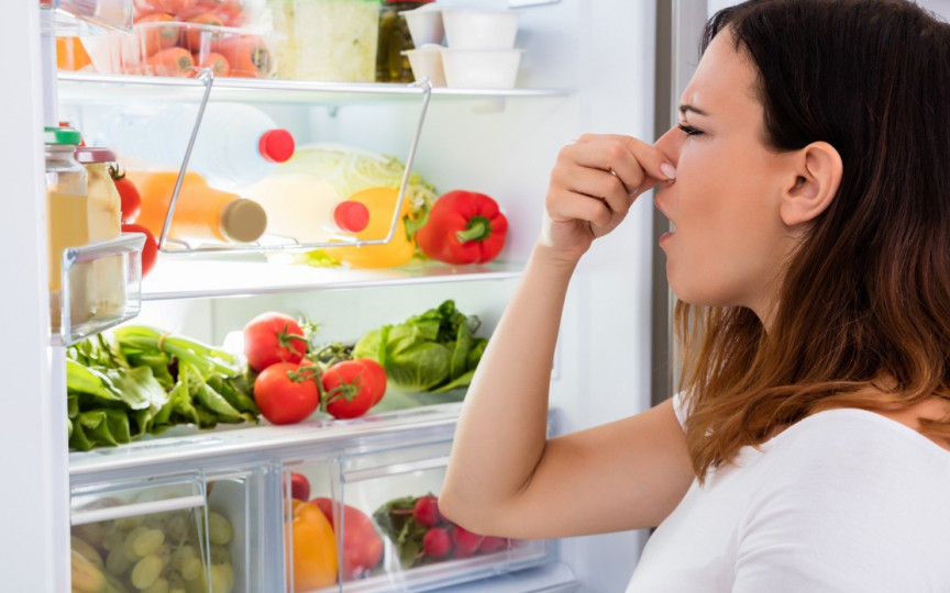 Iată cum scapi uşor de mirosurile neplăcute din frigider!