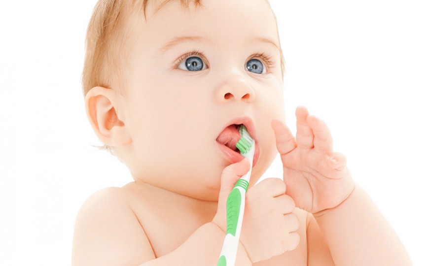1 din 4 copii prezintă cel puţin o carie la dinții de lapte. Metode de prevenire