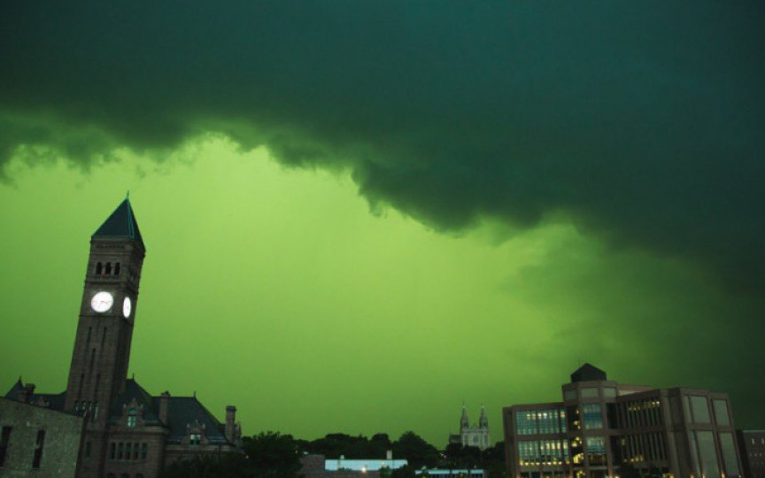 Imagini spectaculoase cu o „furtună verde” în SUA. Care este explicația specialiștilor