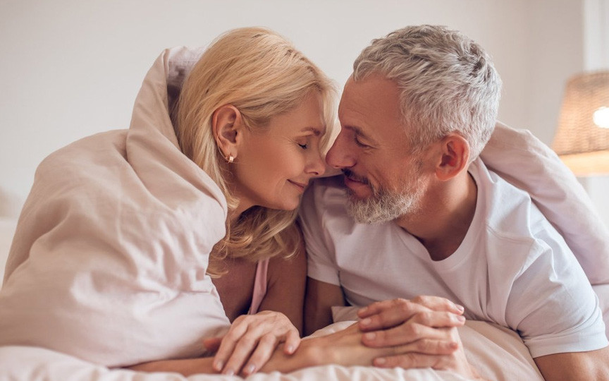 Viața sexuală sănătoasă la 30, 40 și 50 de ani: ce se schimbă și cum te menții în formă intimă