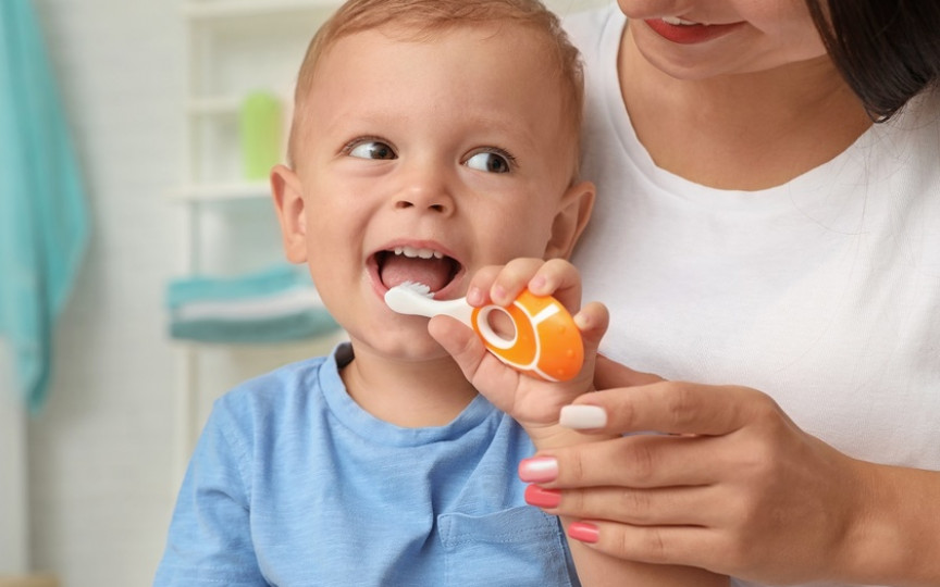 Îți faci griji cu privire la sănătatea dinților copilului tău? Concentrează-te pe aceste 3 lucruri