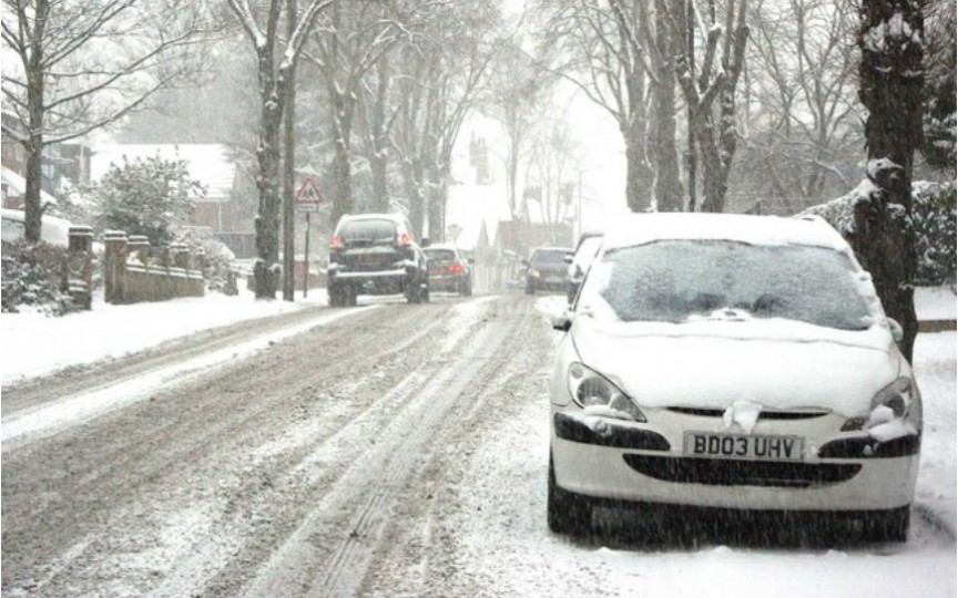 Cum să conduci în siguranță pe timp de iarnă! Cele mai importante REGULI