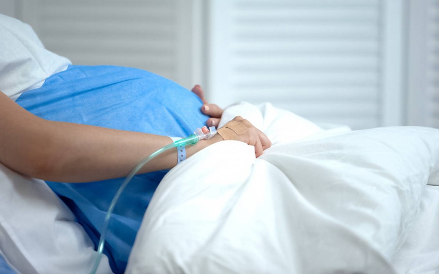Povestea unei nașteri în spital Covid: M-au abandonat în durerile mele, de teamă să nu se infecteze de Covid-19