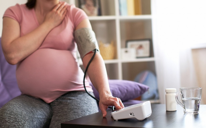 Hipertensiunea arterială a mamei, în timpul sarcinii, prezintă riscuri pentru bebeluș