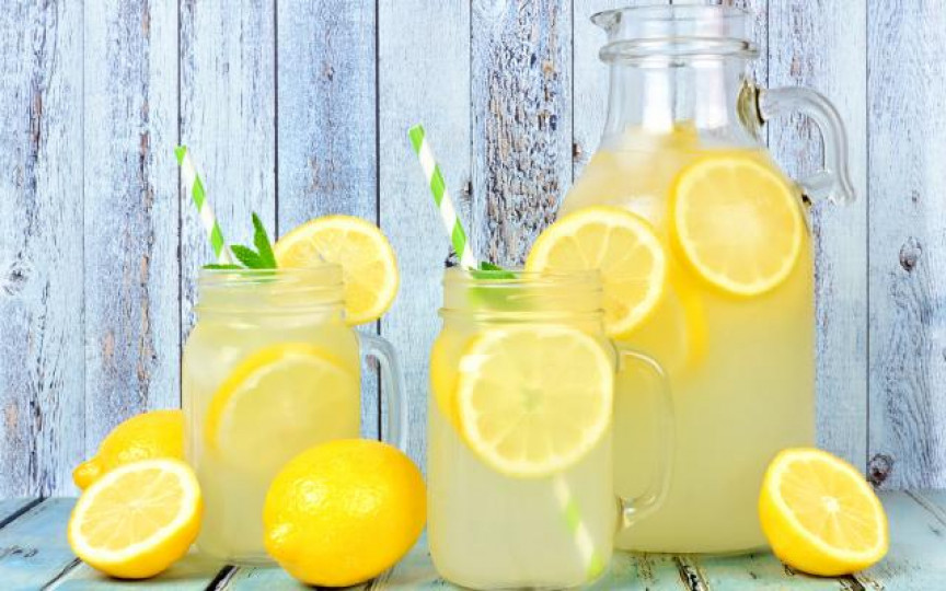 8 băuturi răcoritoare pe care să ți le faci singur în această vară