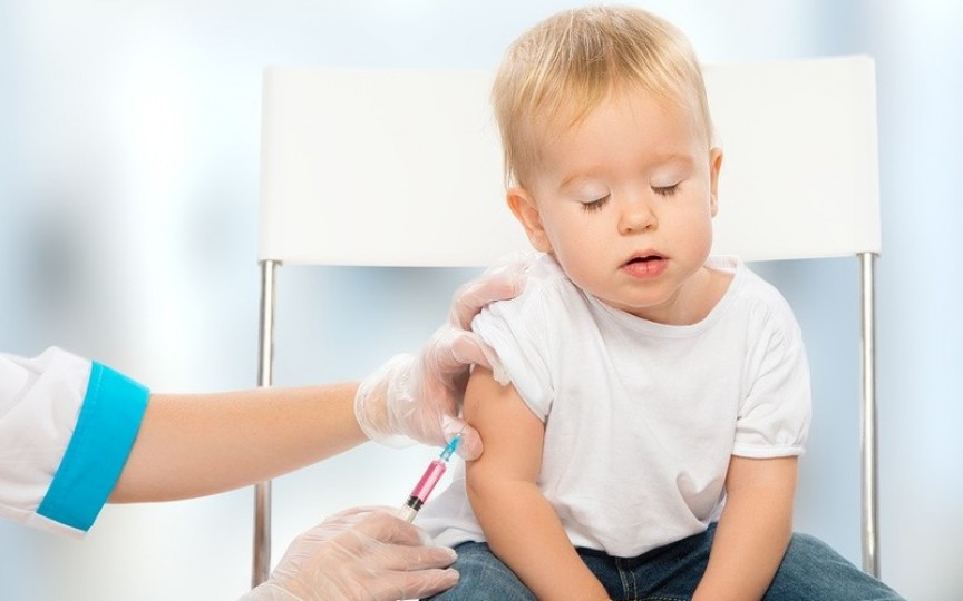 Când se administrează copiilor vaccinul gripal și cum îi protejează