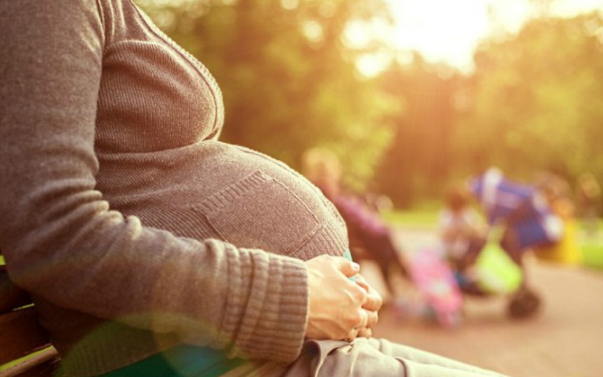 Medicii din Marea Britanie roagă ca femeile gravide să nu mai fie numite viitoare mămici