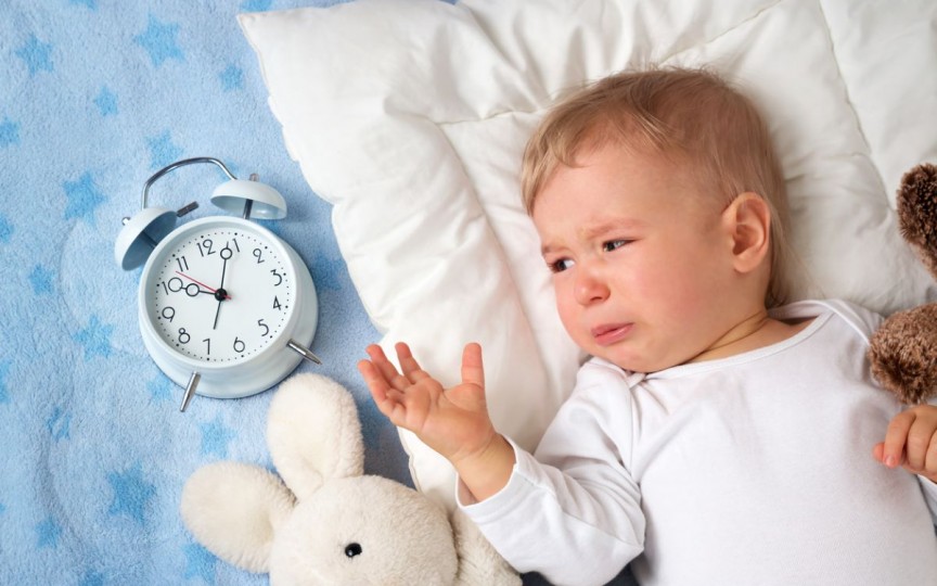 Cauzele care țin copilul treaz – află cum să elimini „hoții de somn”