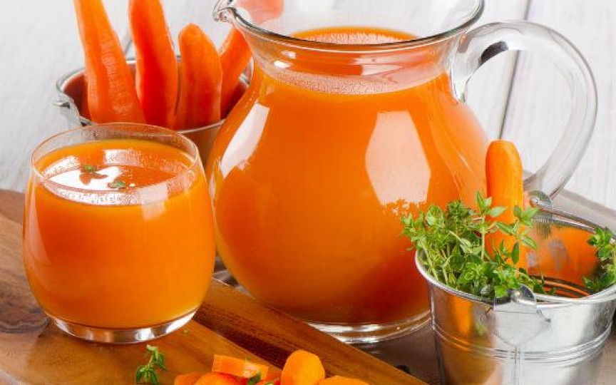 Ce se întâmplă în corpul tău dacă începi să bei suc de morcovi