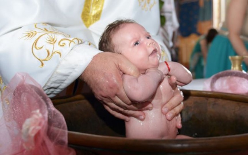 Vă pregătiți de botezul copilului? Iată ce trebuie să știți!