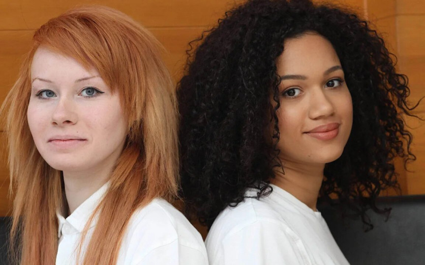 „Nimeni nu crede că suntem surori gemene. Arătăm atât de diferit! ” Medicii explică de ce
