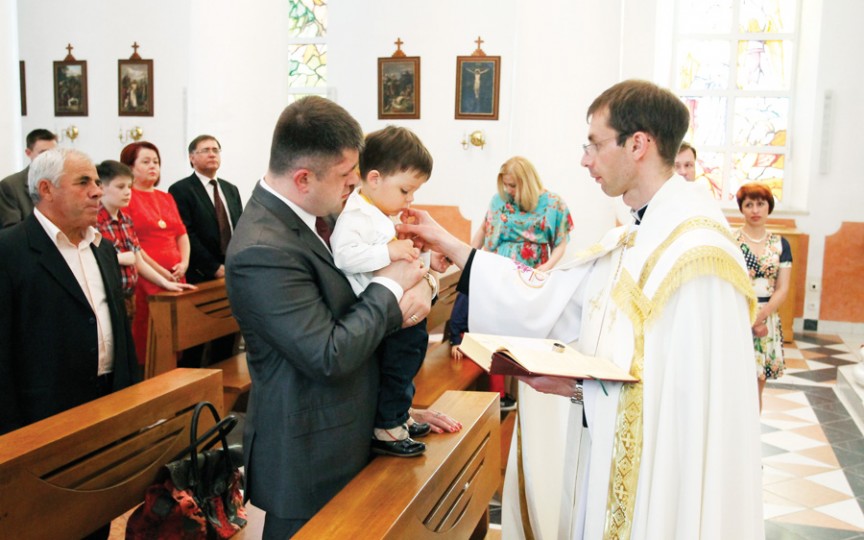 Botez în stil catolic: Sebastian Banari cu Înger Păzitor