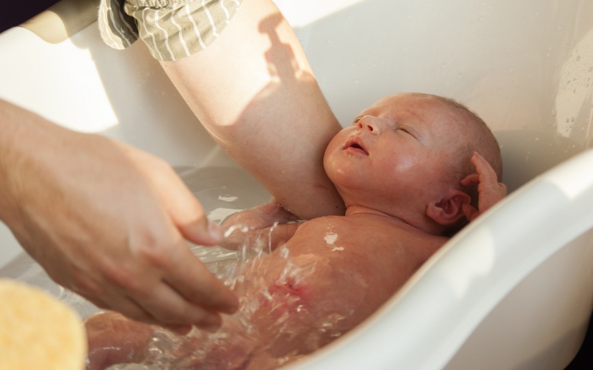 10 pași pentru o îngrijire corectă a nou-născutului