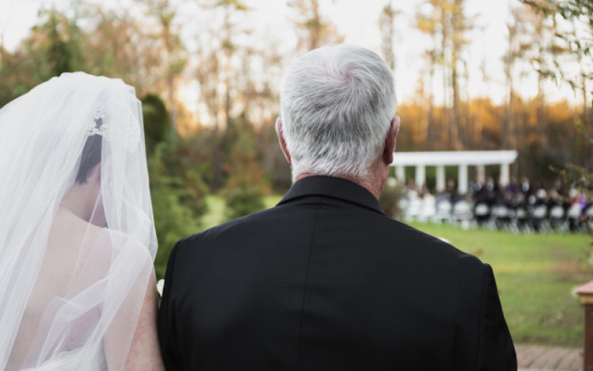 O mireasă s-a căsătorit, până la urmă, cu socrul ei, pentru că mirele a fugit în ziua nunții