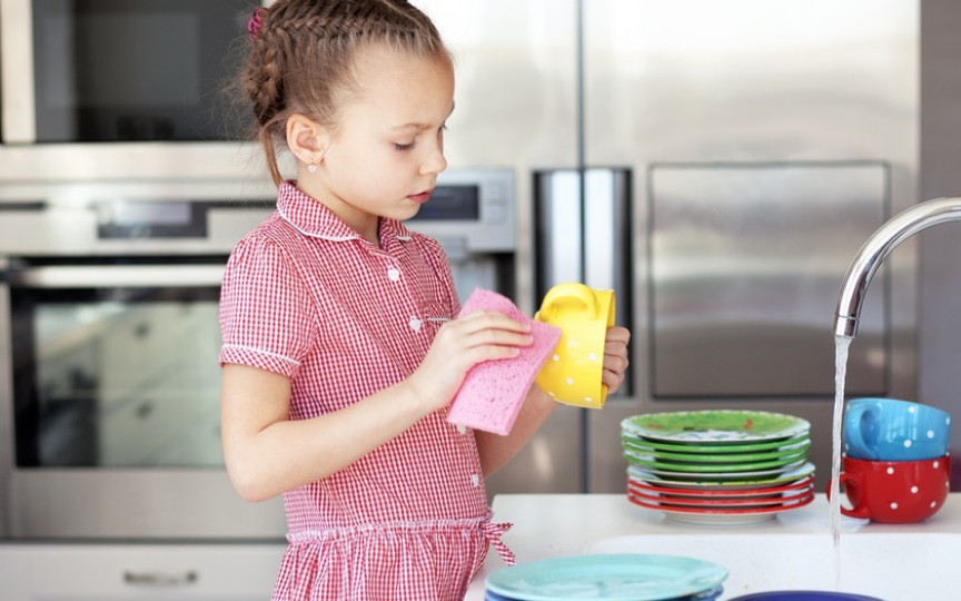 La ce treburi casnice ar trebui să se descurce copilul de 8 ani