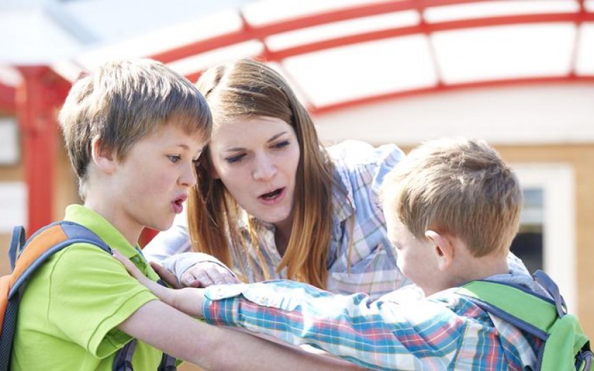 Montessori acasă: De ce nu e bine să îl forțăm pe copil să spună - îmi pare rău!