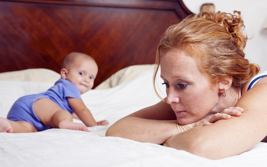 Femeile care amână naşterea primului copil pentru carieră sunt mai predispuse depresiei postnatale