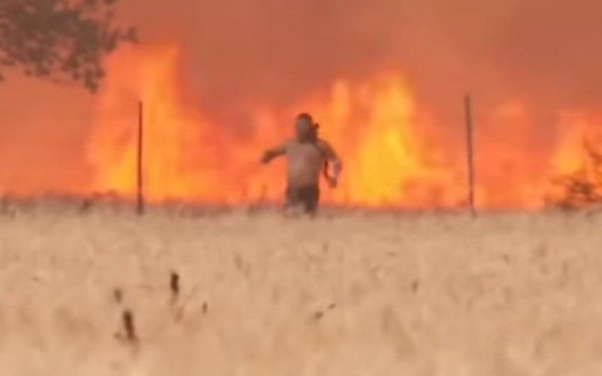 Val deosebit de căldură în Europa: Imagini dramatice cu un bărbat care fuge de flăcări în Spania