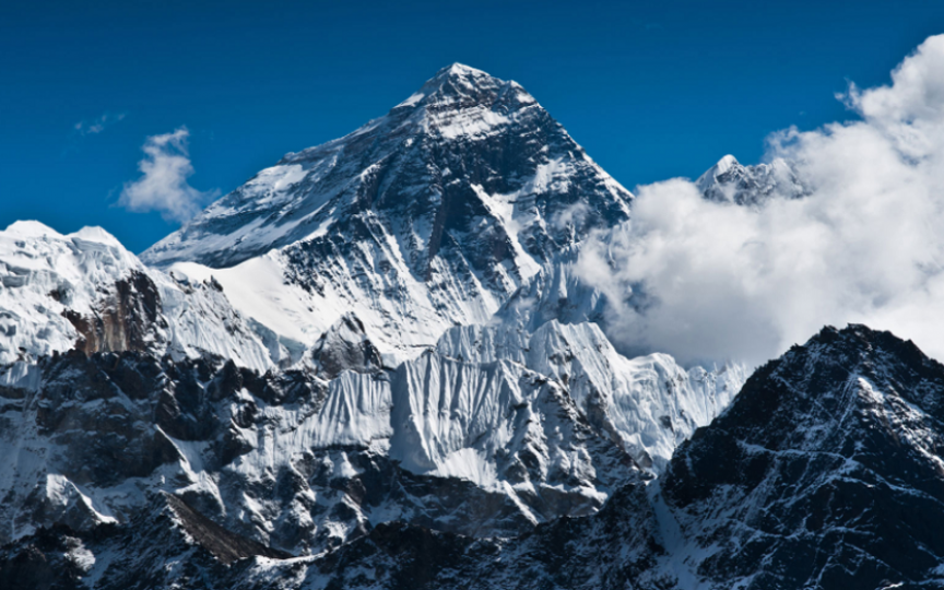 Everest a crescut brusc în înălțime. Cât măsoară acum și cum explică experții fenomenul excepțional