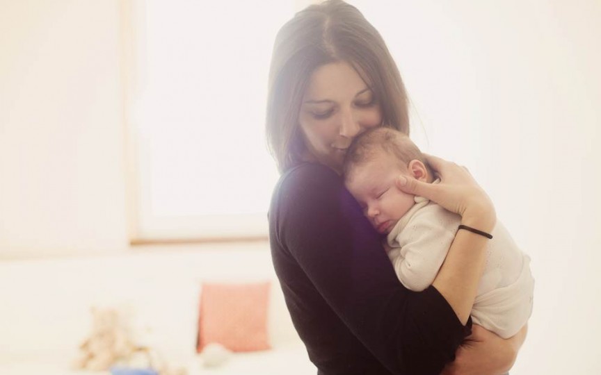 Prima noapte cu bebelușul acasă: trei mămici își spun poveștile